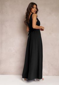 Renee - Czarna Rozkloszowana Sukienka z Wycięciem i Paskiem w Cyrkonie Elineta. Kolor: czarny. Materiał: materiał. Styl: elegancki #4