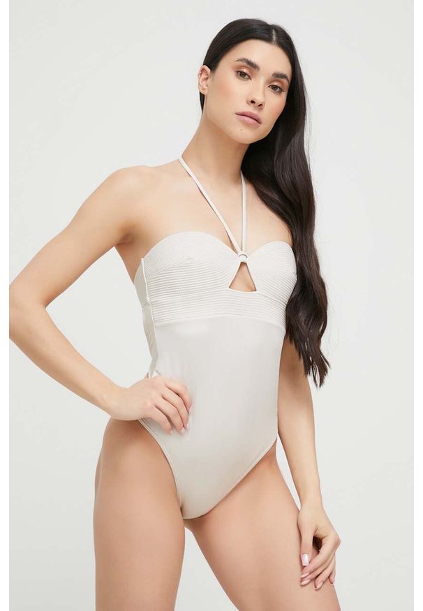 Calvin Klein jednoczęściowy strój kąpielowy kolor beżowy miękka miseczka. Kolor: beżowy. Materiał: materiał, dzianina, poliamid