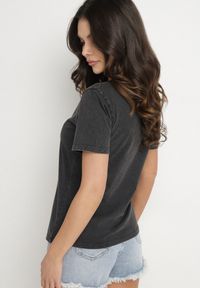 Born2be - Czarny Bawełniany T-shirt z Metalicznym Nadrukiem Savariae. Okazja: na co dzień. Kolor: czarny. Materiał: bawełna. Wzór: nadruk. Styl: elegancki, casual #5