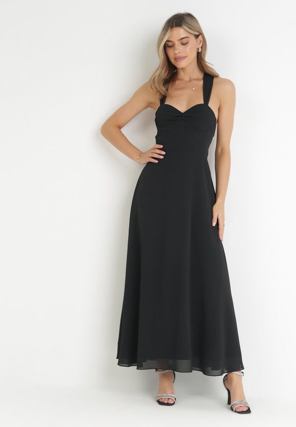 Born2be - Czarna Sukienka Maxi z Ozdobnym Wiązaniem na Plecach Bremte. Kolor: czarny. Długość: maxi