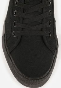 Renee - Czarne Basicowe Trampki VICES w Minimalistycznym Stylu Riosanne. Okazja: na spacer. Kolor: czarny. Materiał: satyna, jeans. Wzór: kwiaty. Styl: klasyczny #6