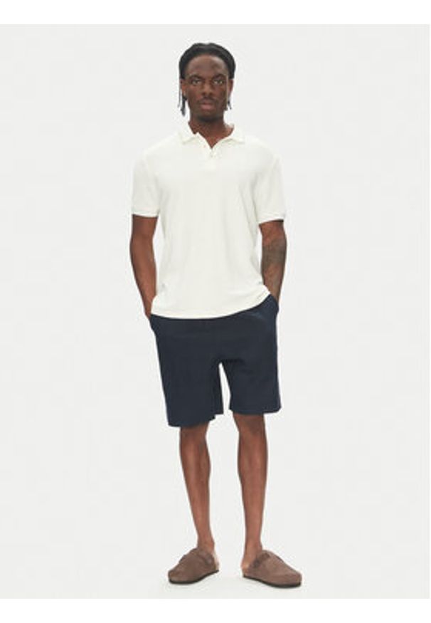 Emporio Armani Szorty materiałowe EM000681 AF12356 UB102 Granatowy Regular Fit. Kolor: niebieski. Materiał: wiskoza, len