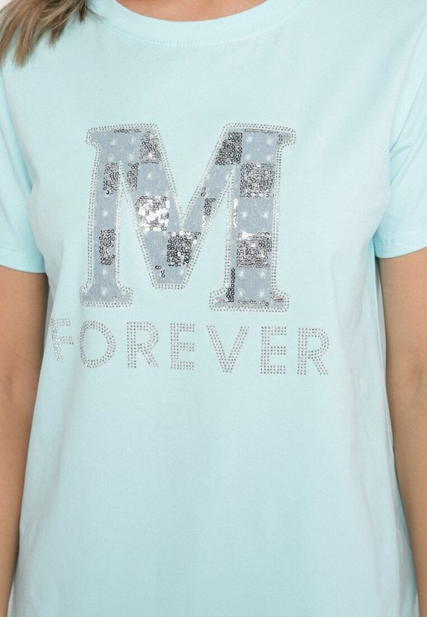 Born2be - Jasnoniebieski T-shirt z Bawełny Ozdobiony Napisem i Cyrkoniami Olireth. Okazja: na co dzień. Kolor: niebieski. Materiał: bawełna. Wzór: napisy, aplikacja. Styl: elegancki, casual