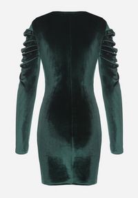 Born2be - Zielona Dopasowana Kopertowa Sukienka z Weluru z Bufiastymi Rękawami Ardell. Typ kołnierza: dekolt w kształcie V. Kolor: zielony. Materiał: welur. Wzór: aplikacja. Typ sukienki: kopertowe. Styl: klasyczny #2