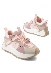 Sneakersy damskie GOE, cholewka ze skóry naturalnej zaokrąglony nosek i masywna podeszwa, różowe, TT2N4022. Okazja: na co dzień. Zapięcie: sznurówki. Kolor: różowy. Materiał: skóra. Szerokość cholewki: normalna. Styl: sportowy, casual, elegancki #2