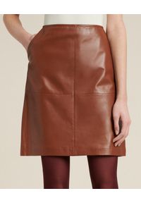 Luisa Spagnoli - LUISA SPAGNOLI - Skórzana spódnica mini FELCE. Kolor: brązowy. Materiał: skóra #1