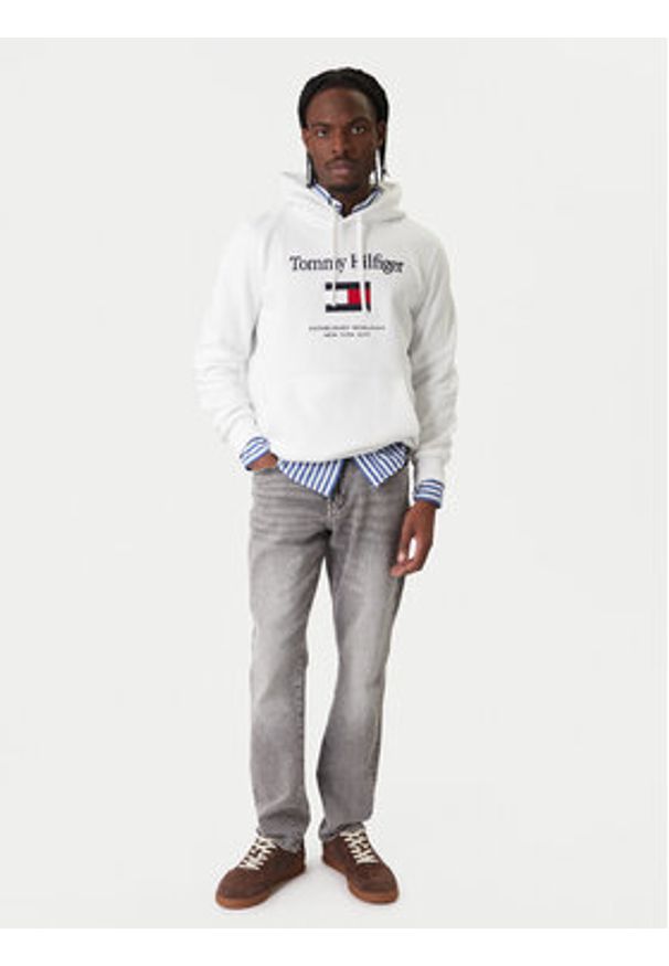 TOMMY HILFIGER - Tommy Hilfiger Bluza Embro Flag MW0MW42735 Biały Regular Fit. Kolor: biały. Materiał: bawełna