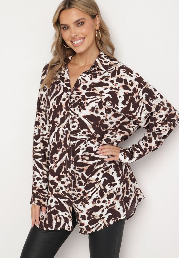 Born2be - Brązowa Wiskozowa Koszula z Lnem Ozdobiona Geometrycznym Wzorem Emirelae. Okazja: na spotkanie biznesowe. Typ kołnierza: dekolt w kształcie V. Kolor: brązowy. Materiał: len, wiskoza. Długość rękawa: długi rękaw. Długość: długie. Wzór: geometria, aplikacja. Styl: biznesowy, klasyczny