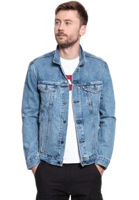 Levi's® - KURTKA JEANSOWA LEVI’S PRIDE COMMUNITY LGBTQIA+ TRUCKER JACKET 723340290. Okazja: na imprezę. Typ kołnierza: kaptur. Kolor: niebieski. Materiał: jeans. Wzór: haft, aplikacja, napisy, nadruk. Sezon: lato. Styl: klasyczny #10