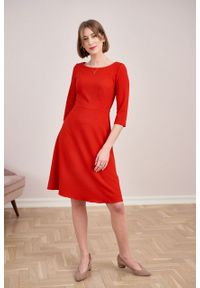 Marie Zélie - Sukienka Asteria krepa wiskozowa czerwona. Kolor: czerwony. Materiał: wiskoza. Wzór: gładki. Typ sukienki: trapezowe. Styl: klasyczny #4