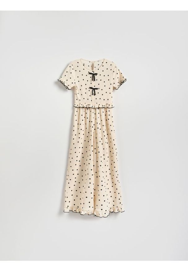 Reserved - Kombinezon w kropki - kremowy. Kolor: kremowy. Materiał: dzianina. Wzór: kropki