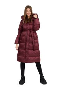 Hetrego - HETREGO Bordowy damski puchowy płaszcz Karen Woman Quilted Coat, Rozmiar 42 EU - 46 IT. Kolor: czerwony. Materiał: puch. Długość rękawa: długi rękaw. Długość: do kolan. Sezon: zima. Styl: elegancki, klasyczny #9