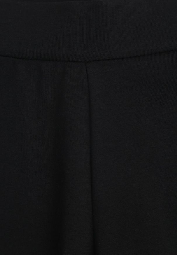 Born2be - Czarne Bawełniane Szorty Kolarki w Minimalistycznym Stylu Aurawen. Okazja: do domu, na co dzień. Kolor: czarny. Materiał: bawełna. Styl: sportowy, casual