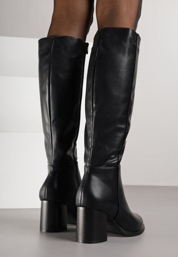 Renee - Czarne Kozaki na Słupku VICES z Ozdobnym Przeszyciem Liladevia. Okazja: na spotkanie biznesowe, do pracy, na co dzień. Kolor: czarny. Materiał: jeans. Obcas: na słupku. Styl: elegancki, casual, biznesowy. Wysokość obcasa: średni