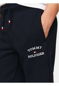 TOMMY HILFIGER - Tommy Hilfiger Spodnie dresowe Th Logo KB0KB08838 Granatowy Regular Fit. Kolor: niebieski. Materiał: bawełna #4