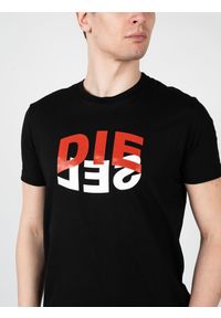 Diesel T-Shirt "T-Diegos" | A00828-0HAYU-9XX | Mężczyzna | Czarny. Okazja: na co dzień. Kolor: czarny. Materiał: bawełna. Wzór: nadruk. Styl: casual #4