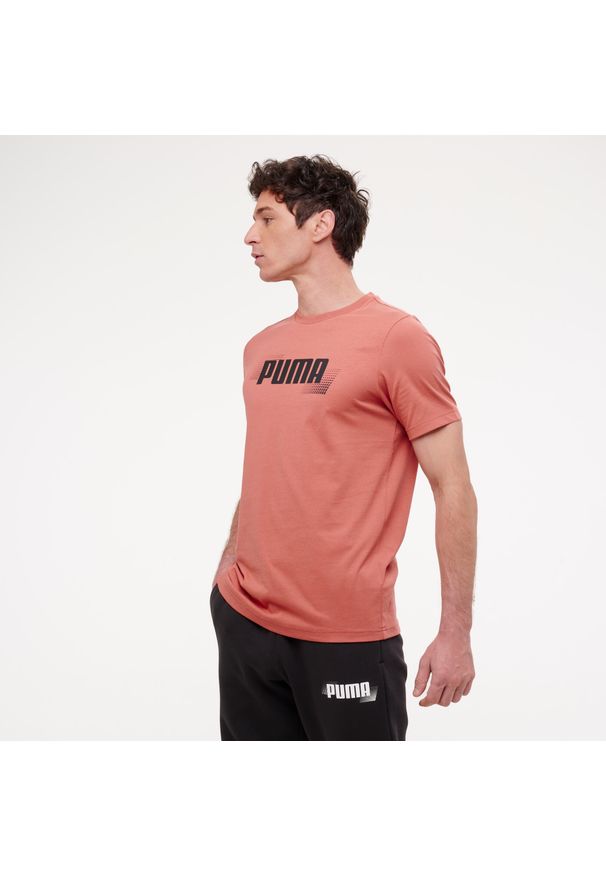 Decathlon - Koszulka z krótkim rękawem męska Puma Gym & Pilates. Kolor: czerwony. Materiał: bawełna. Długość rękawa: krótki rękaw. Długość: krótkie. Sport: joga i pilates