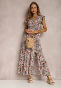 Renee - Czarno-Biała Sukienka Oreithanassa. Typ kołnierza: dekolt kopertowy, kołnierz z falbankami. Kolor: czarny. Materiał: materiał. Długość rękawa: krótki rękaw. Wzór: aplikacja, kwiaty. Sezon: lato. Typ sukienki: kopertowe. Długość: maxi