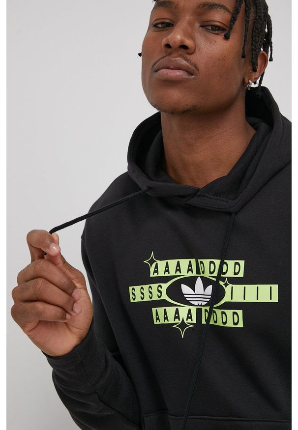 adidas Originals Bluza męska kolor czarny z kapturem z nadrukiem. Okazja: na co dzień. Typ kołnierza: kaptur. Kolor: czarny. Materiał: dzianina, poliester, bawełna. Wzór: nadruk. Styl: casual