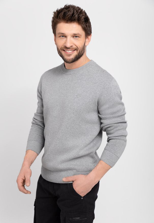 Volcano - Klasyczny sweter bawełniany S-TODD. Kolekcja: plus size. Kolor: szary. Materiał: bawełna. Wzór: melanż, aplikacja. Styl: klasyczny