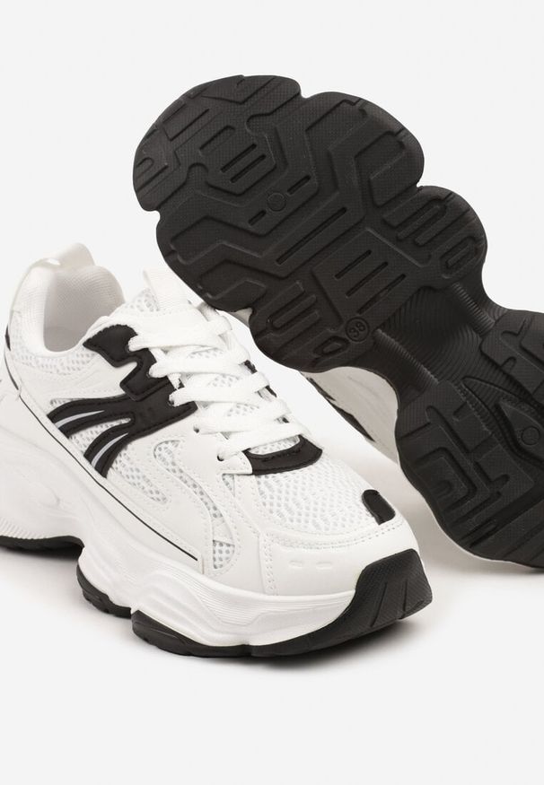 Born2be - Białe Sneakersy na Grubej Tłoczonej Podeszwie z Metaliczną Wstawką Alanelis. Okazja: na co dzień. Kolor: biały. Materiał: jeans. Wzór: aplikacja
