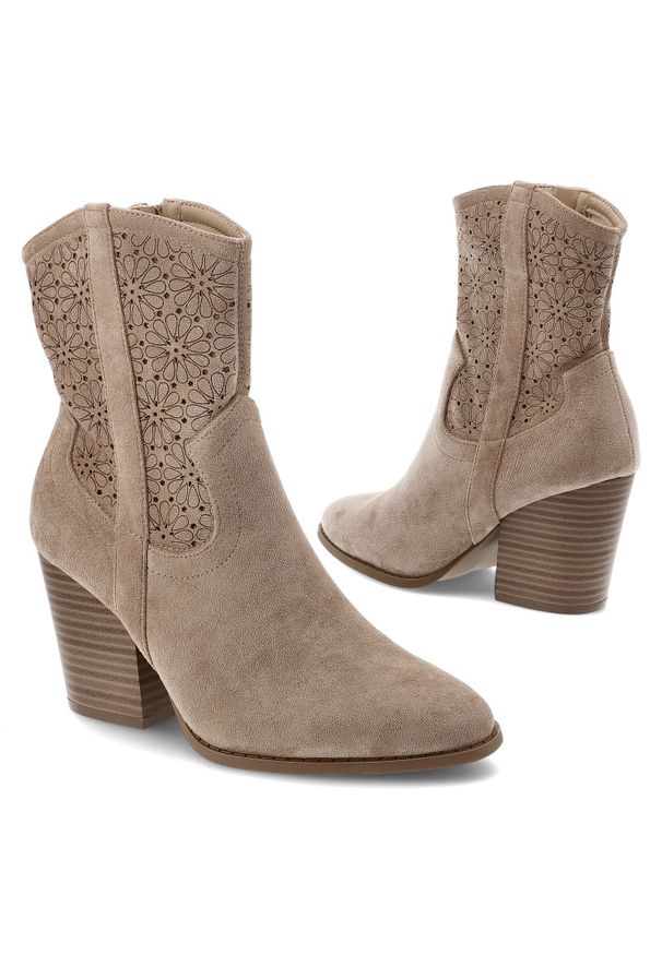S.Barski - Botki damskie S. Barski, boho ażurowe na klocku z noskiem w szpic i zapinane na zamek, beżowe, HY52-514. Okazja: na co dzień. Zapięcie: zamek. Kolor: beżowy. Szerokość cholewki: normalna. Wzór: ażurowy, aplikacja, kwiaty. Materiał: jeans, materiał. Obcas: na obcasie. Styl: casual, elegancki, boho, klasyczny. Wysokość obcasa: średni