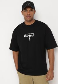 Born2be - Czarna Bawełniana Koszulka T-shirt z Krótkim Rękawem Ozdobiony Nadrukami Citara. Kolor: czarny. Materiał: bawełna. Długość rękawa: krótki rękaw. Długość: krótkie. Wzór: aplikacja, nadruk. Styl: klasyczny