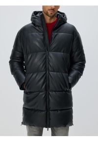 Reserved - Pikowana kurtka z kapturem - czarny. Typ kołnierza: kaptur. Kolor: czarny. Materiał: tkanina. Długość: długie #1