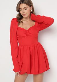 Born2be - Czerwona Rozkloszowana Sukienka Bombka z Wiązaniem na Plecach Poltewin. Okazja: na ślub cywilny, na co dzień, na imprezę, na wesele. Typ kołnierza: kokarda, dekolt kwadratowy. Kolor: czerwony. Typ sukienki: bombki. Styl: klasyczny, casual, elegancki #1