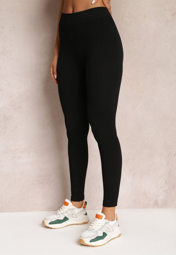 Renee - Czarne Legginsy z Prążkowanej Dzianiny Tarini. Kolor: czarny. Materiał: dzianina, prążkowany. Wzór: kolorowy