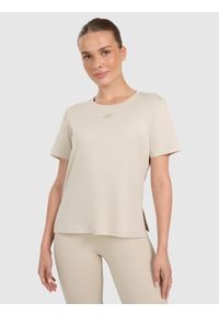 4f - 4F Koszulka treningowa regular szybkoschnąca damska - beżowa XS. Kolor: beżowy. Materiał: poliester, włókno, materiał, elastan. Długość rękawa: krótki rękaw. Długość: krótkie. Wzór: gładki, ze splotem. Sport: fitness #1