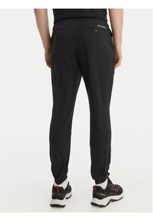 columbia - Columbia Spodnie dresowe Vital Valley™ 2161062 Czarny Regular Fit. Kolor: czarny. Materiał: syntetyk