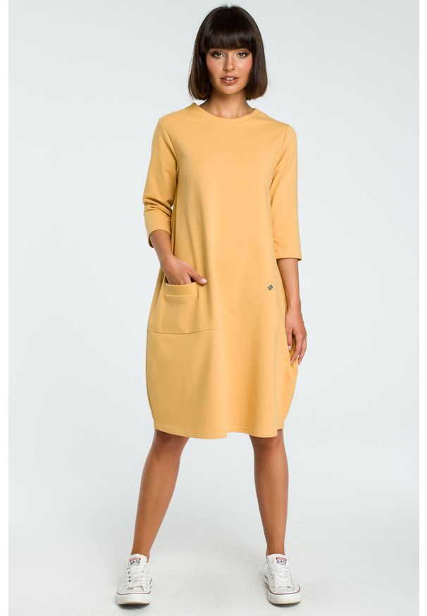 BeWear - Sukienka dresowa bombka oversize z kieszonką z przodu żółta. Okazja: na co dzień. Kolor: żółty. Materiał: dresówka. Typ sukienki: bombki, oversize. Styl: casual