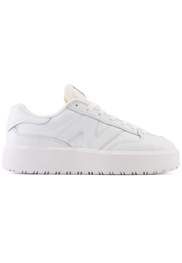 Buty unisex New Balance CT302CLA – białe. Okazja: na co dzień. Kolor: biały. Materiał: guma, skóra. Szerokość cholewki: normalna. Obcas: na platformie