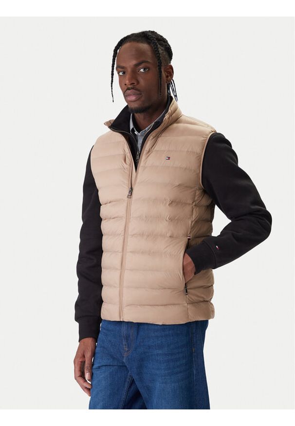 TOMMY HILFIGER - Tommy Hilfiger Kamizelka MW0MW37677 Beżowy Regular Fit. Kolor: beżowy. Materiał: syntetyk