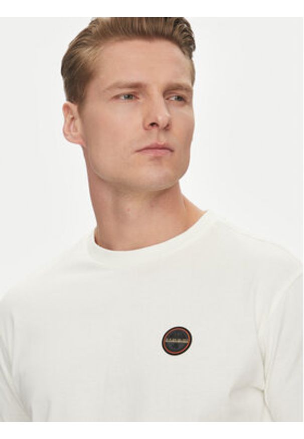 Napapijri T-Shirt S-Badge NP0A4I3N Biały Regular Fit. Kolor: biały. Materiał: bawełna