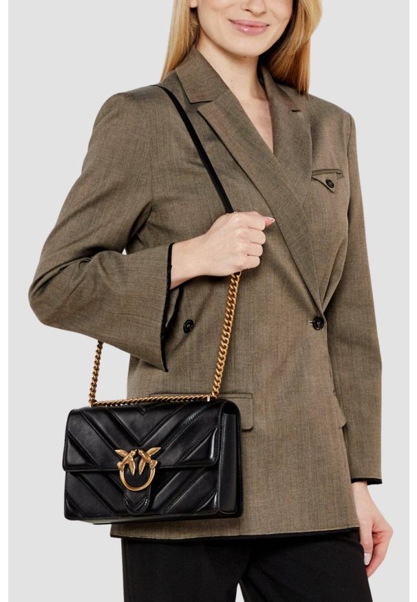 Pinko - PINKO Czarna kopertówka Love One Classic Light DC AW25. Kolor: czarny. Materiał: skórzane. Styl: casual