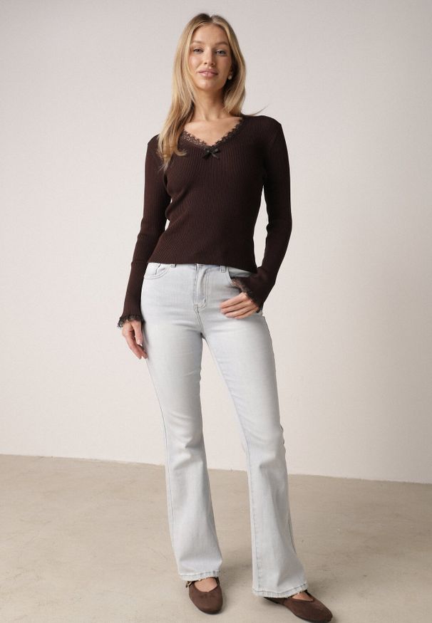 Born2be - Niebieskie Jeansy Typu Dzwony z Bawełną i Wysokim Stanem Nesanthe. Okazja: na co dzień. Stan: podwyższony. Kolor: niebieski. Styl: casual, elegancki, klasyczny