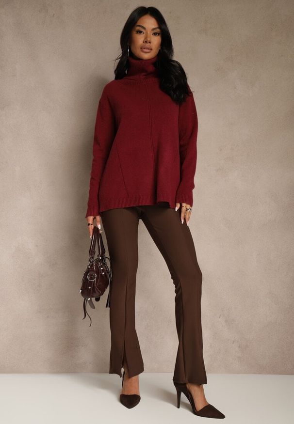 Renee - Bordowy Golf o Fasonie Klasycznego Swetra z Domieszką Kaszmiru Rorilaine. Okazja: na co dzień. Typ kołnierza: golf. Kolor: czerwony. Materiał: kaszmir. Długość rękawa: długi rękaw. Długość: długie. Wzór: aplikacja. Styl: klasyczny