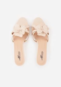 Born2be - Beżowe Klapki na Szpilce z Aplikacją Kwiatka Valanna. Okazja: na co dzień. Kolor: beżowy. Materiał: jeans. Wzór: aplikacja, kwiaty. Obcas: na szpilce. Styl: casual, elegancki #7