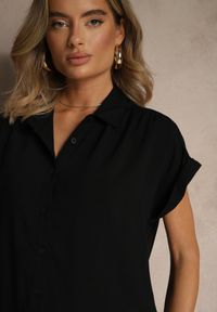 Renee - Czarna Koszula z Wiskozy Ozdobiona Podwinięciami Tilaruna. Okazja: na co dzień. Typ kołnierza: kołnierzyk klasyczny. Kolor: czarny. Materiał: wiskoza. Długość rękawa: krótki rękaw. Długość: krótkie. Wzór: aplikacja. Styl: klasyczny, elegancki, casual #3