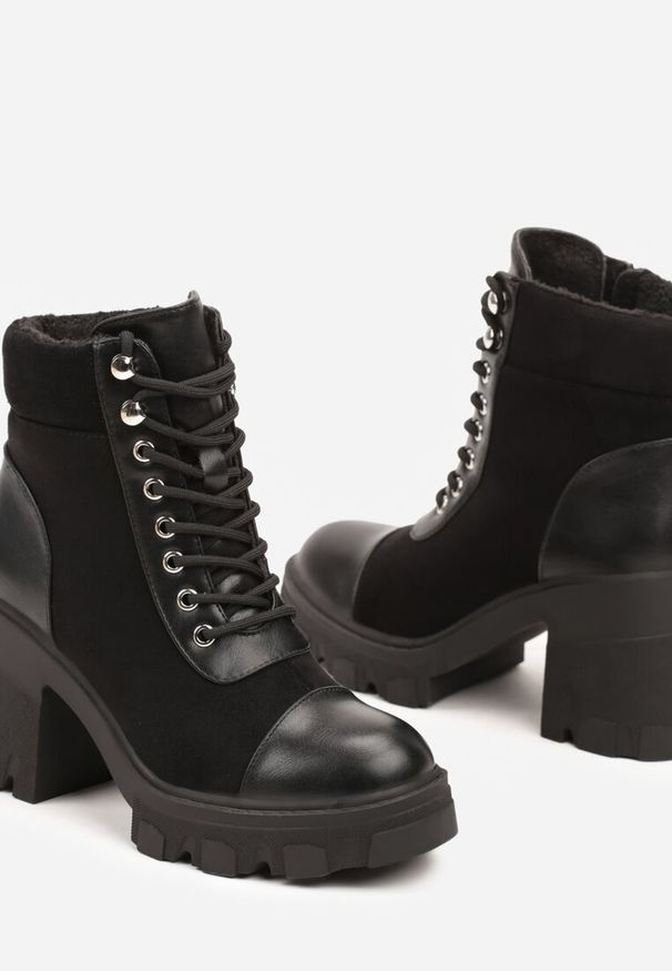 Renee - Czarne Botki na Obcasie z Platformą Ozdobione Wstawkami Ezilda. Okazja: na co dzień. Kolor: czarny. Materiał: jeans. Wzór: aplikacja. Obcas: na obcasie. Styl: elegancki, rockowy, casual. Wysokość obcasa: średni