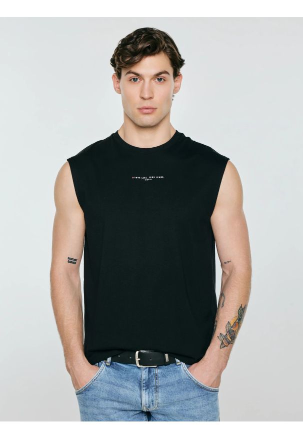 Big-Star - Koszulka męska bez rękawów czarna Irrer 907. Okazja: na co dzień. Kolor: czarny. Materiał: materiał, jeans, tkanina, dresówka. Długość rękawa: bez rękawów. Wzór: nadruk. Styl: sportowy, klasyczny, casual