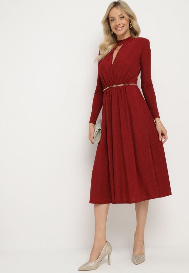 Born2be - Bordowa Koktajlowa Sukienka z Metaliczną Nicią Mianella. Kolor: czerwony. Długość rękawa: długi rękaw. Wzór: aplikacja. Styl: wizytowy