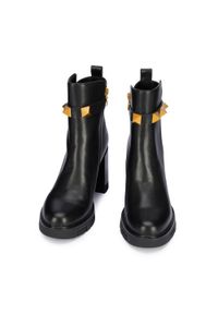 Wittchen - Damskie botki skórzane z ozdobnymi ćwiekami czarne. Okazja: na co dzień. Zapięcie: pasek. Kolor: czarny. Materiał: skóra. Sezon: lato. Obcas: na obcasie. Styl: rockowy, casual, elegancki. Wysokość obcasa: średni #7