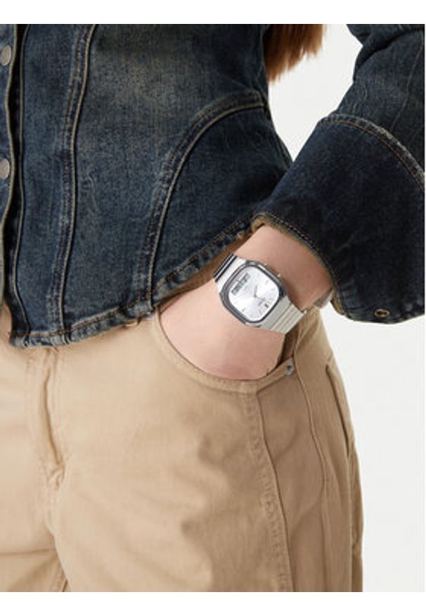Casio Zegarek AQ-240E-7AEF Srebrny. Kolor: srebrny