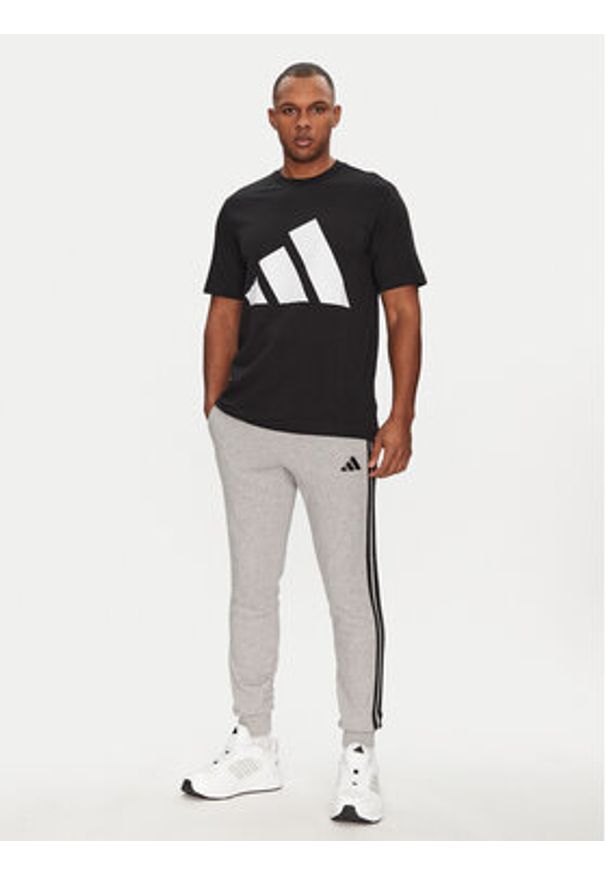 Adidas - adidas Spodnie dresowe Essential 3-Stripes JE6346 Szary Regular Fit. Kolor: szary. Materiał: bawełna