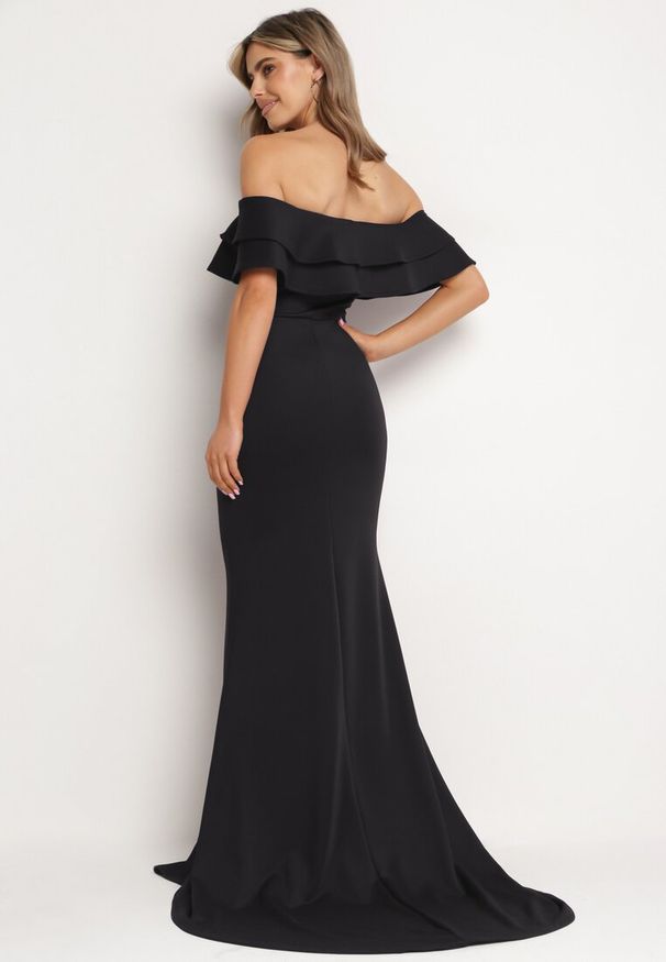 Born2be - Czarna Elegancka Sukienka Typu Hiszpanka z Rozkloszowanym Dołem i Wycięciami Tumini. Okazja: na imprezę. Typ kołnierza: dekolt hiszpanka. Kolor: czarny. Materiał: dzianina, skóra. Długość rękawa: krótki rękaw. Sezon: lato. Typ sukienki: dopasowane, rozkloszowane. Styl: elegancki
