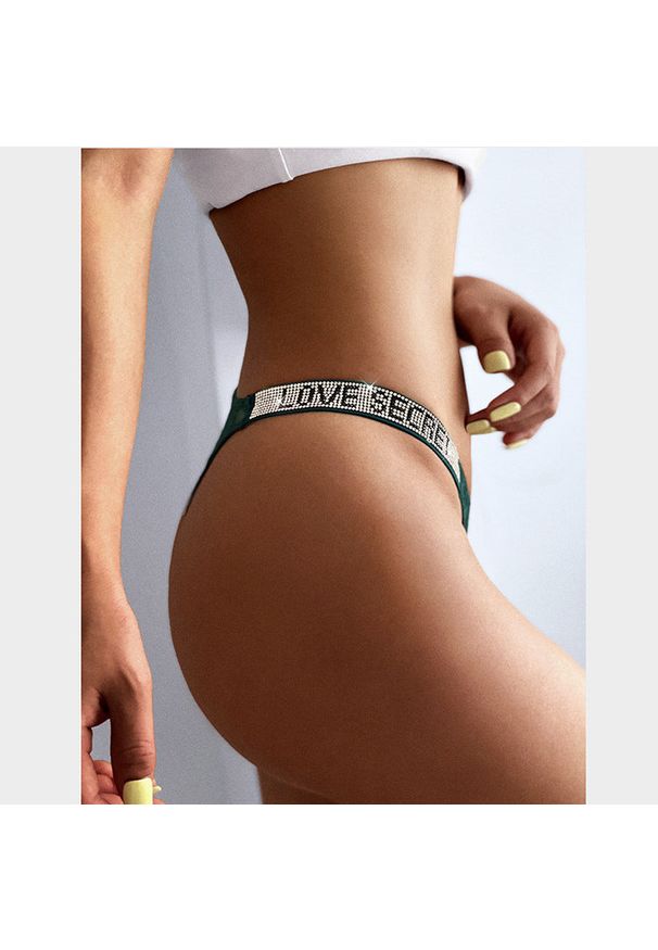 Intica - Stringi z szerokim paskiem i ozdobnymi detalami Rakita. Kolor: różowy. Materiał: materiał