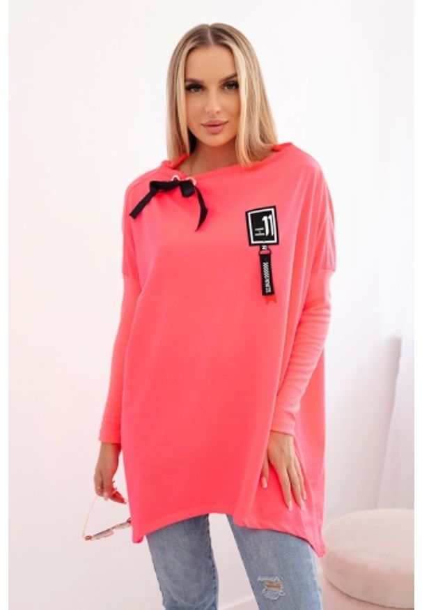 Inny - Bluza oversize z asymetrycznymi bokami różowy neon. Kolor: różowy. Materiał: materiał, prążkowany, bawełna, elastan. Długość: długie